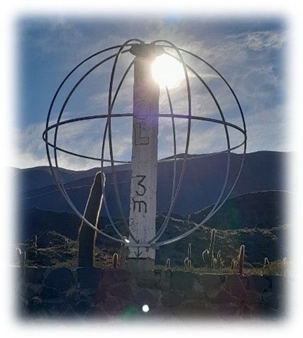 Estructura esférica del Sol en el Sendero de los Planetas (Tonco, Salta)